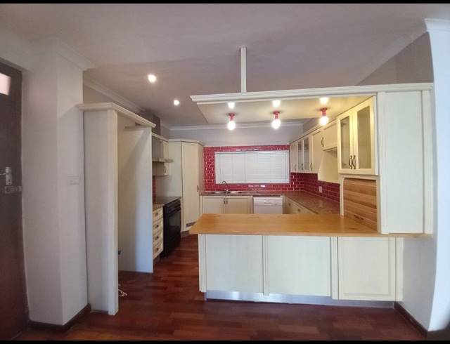3 BEDROOM APARTMENT RENTED IN HUMEWOOD